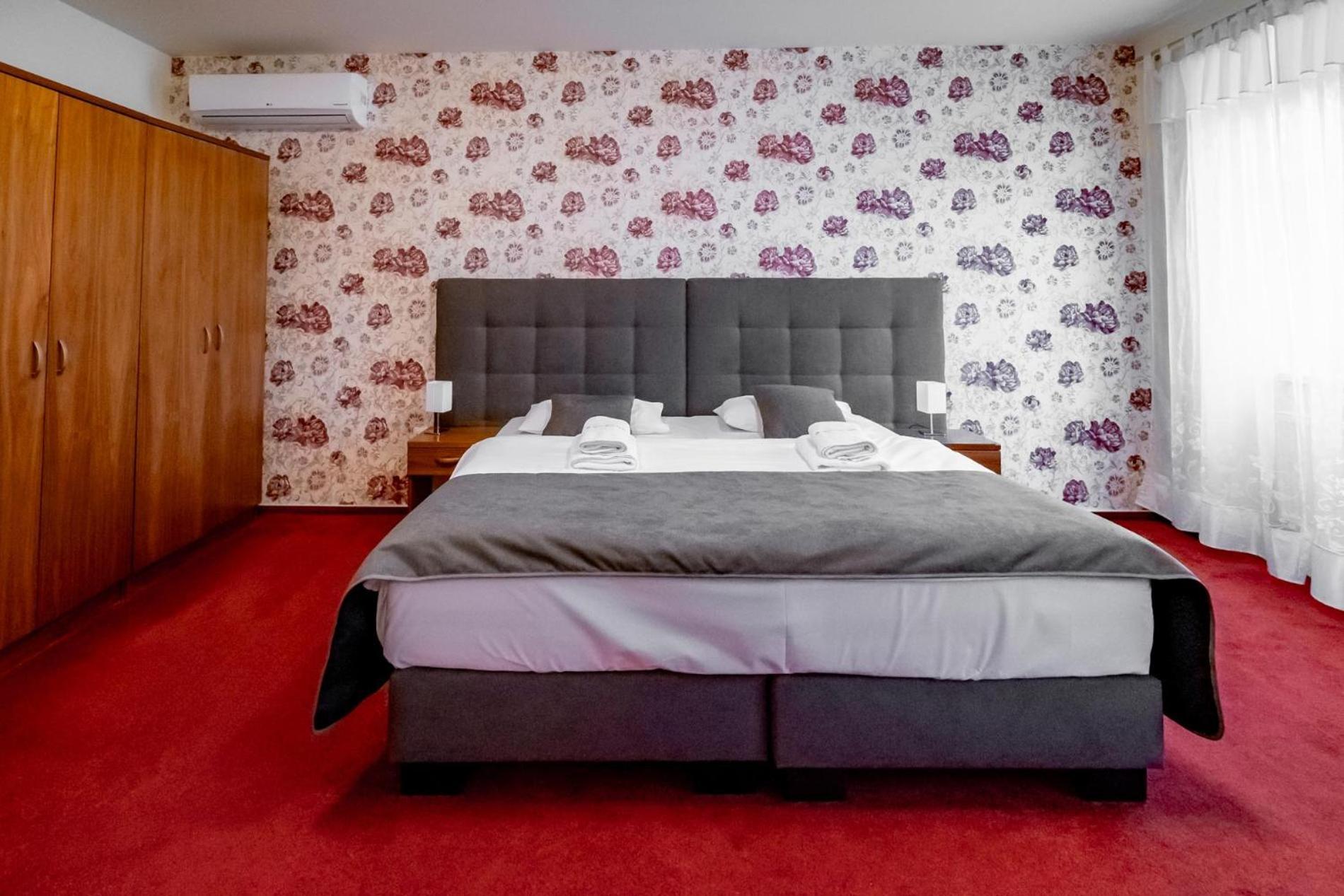 Relax Hotel Stork ليدنيس المظهر الخارجي الصورة