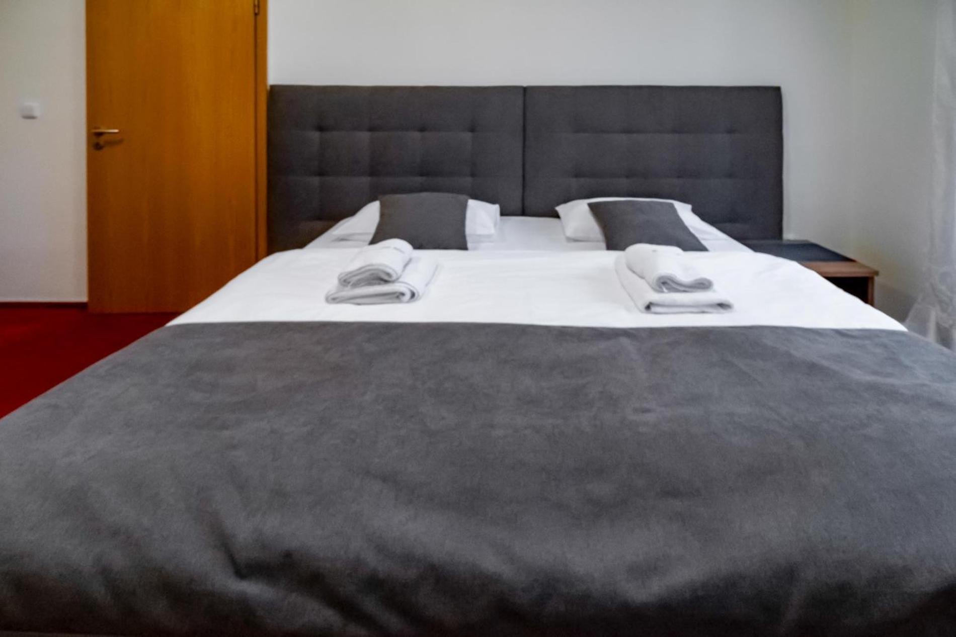 Relax Hotel Stork ليدنيس المظهر الخارجي الصورة