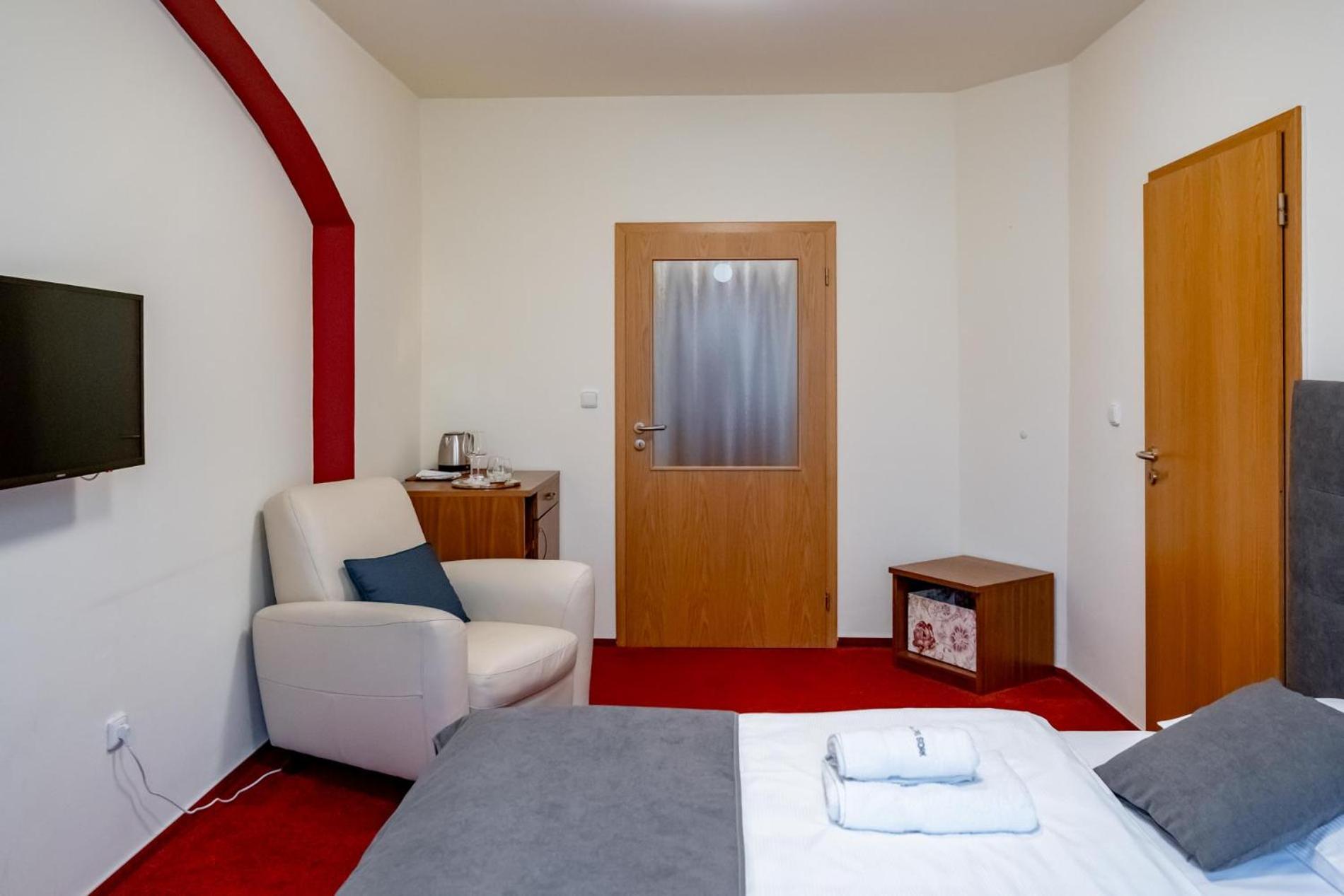 Relax Hotel Stork ليدنيس المظهر الخارجي الصورة