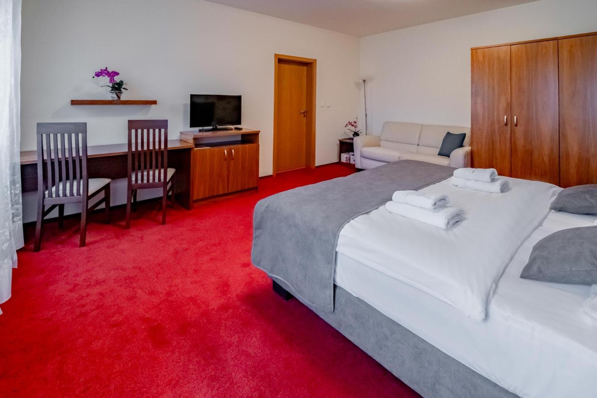 Relax Hotel Stork ليدنيس المظهر الخارجي الصورة