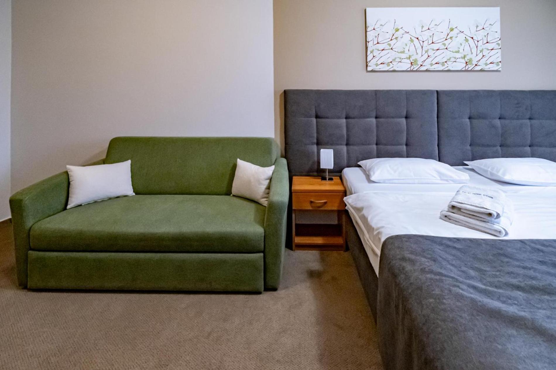 Relax Hotel Stork ليدنيس المظهر الخارجي الصورة