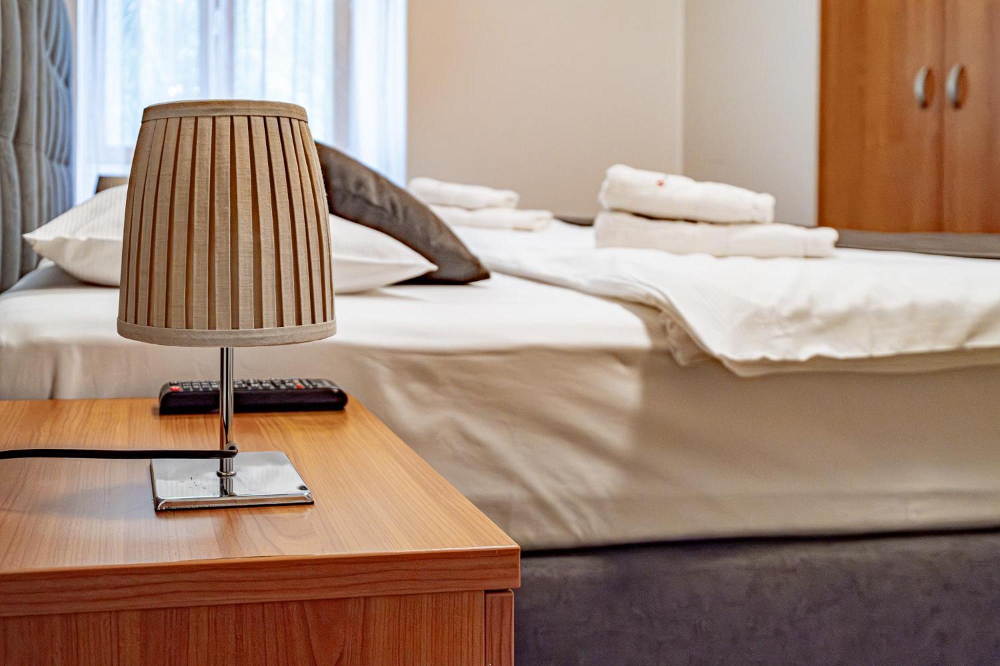 Relax Hotel Stork ليدنيس المظهر الخارجي الصورة